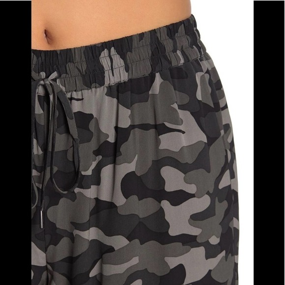 Joie Crepe Camo Printed Straight Leg Track Pants - Picture 2 of 6